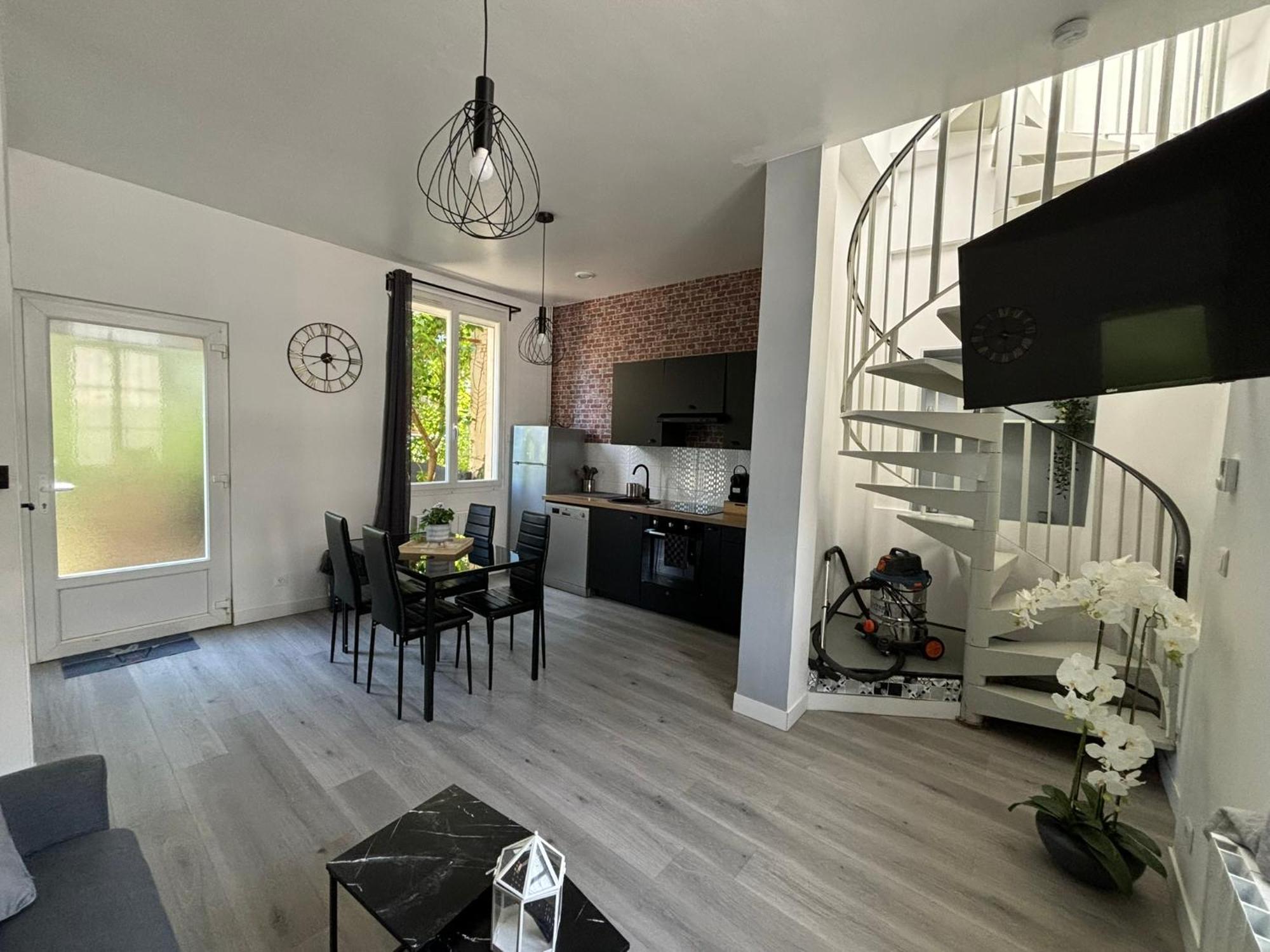 Le Duplex Apartment *